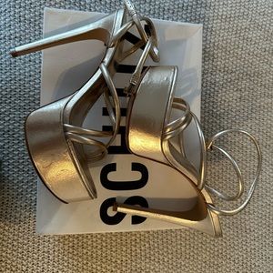 Brand new Schutz gold heels